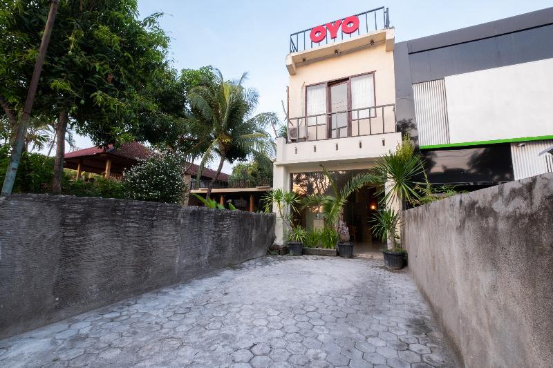 Oyo 1695 Royal Senggigi Hotel Экстерьер фото